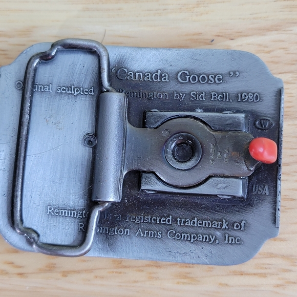 Remington First in the Field "Canadia Goose" Belt Buckle 2.5" x 2" - Picture 3 of 5